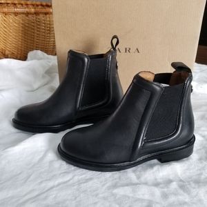 Zara NEW black leather look Chelsea boot